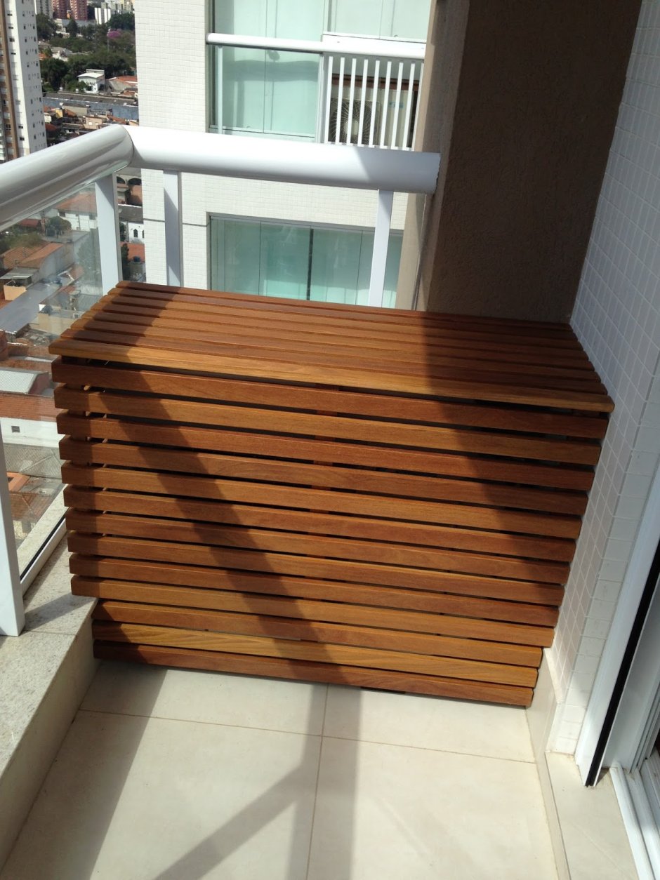 Наружный блок кондиционера на лоджии