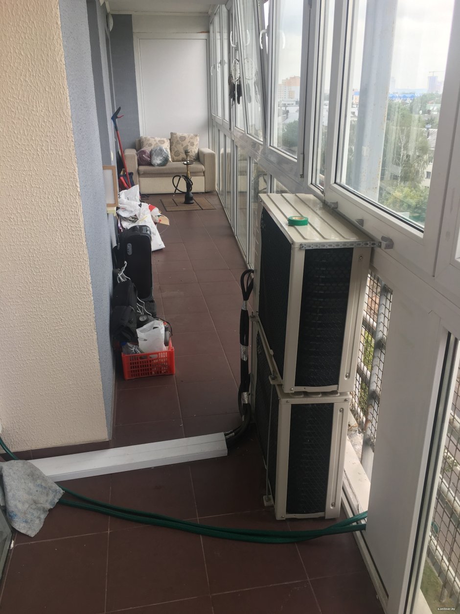 Наружный блок кондиционера на лоджии