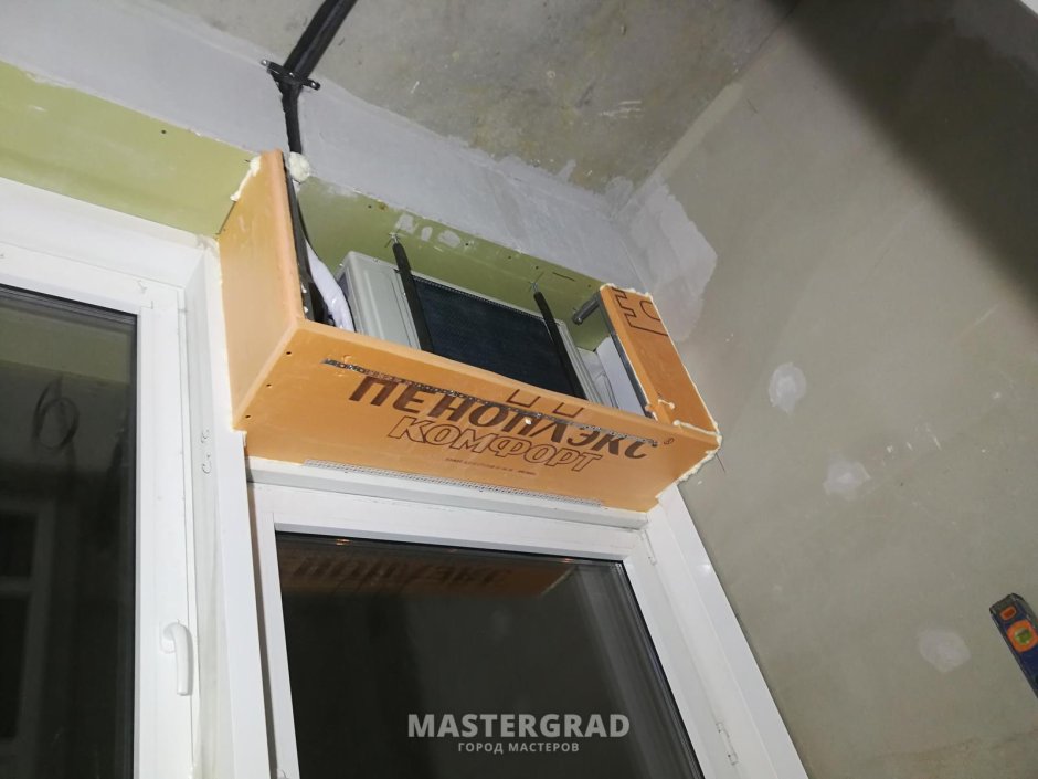 Зашить блок кондиционера на лоджии