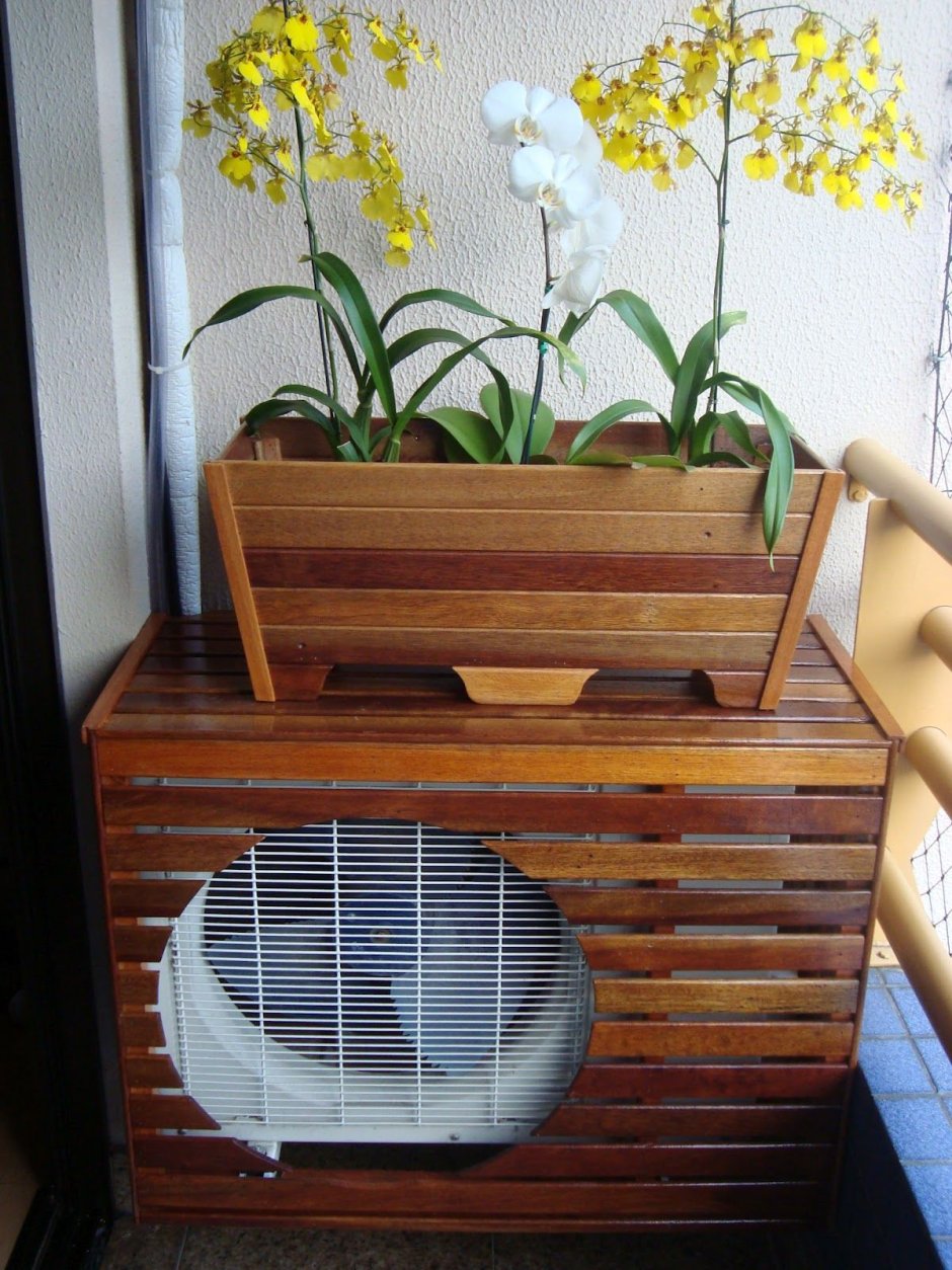 Наружный блок кондиционера на балконе КП-528