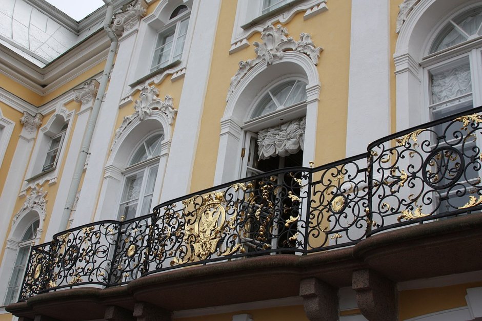 Петергофский дворец фасад