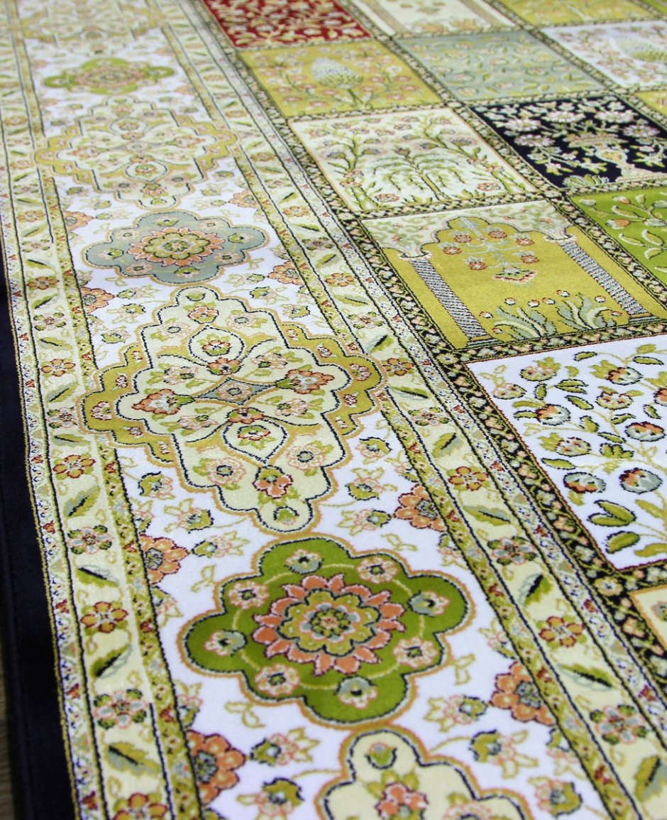 Ковер на полу Дагестанский