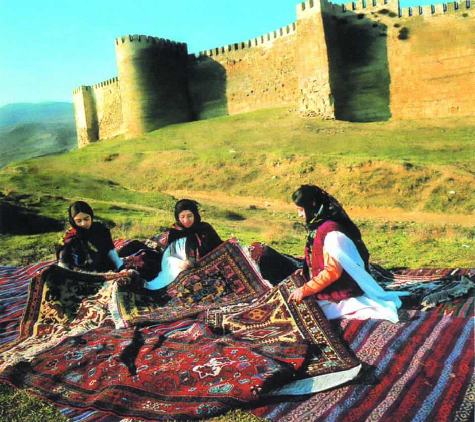 Дербентский рынок ковров