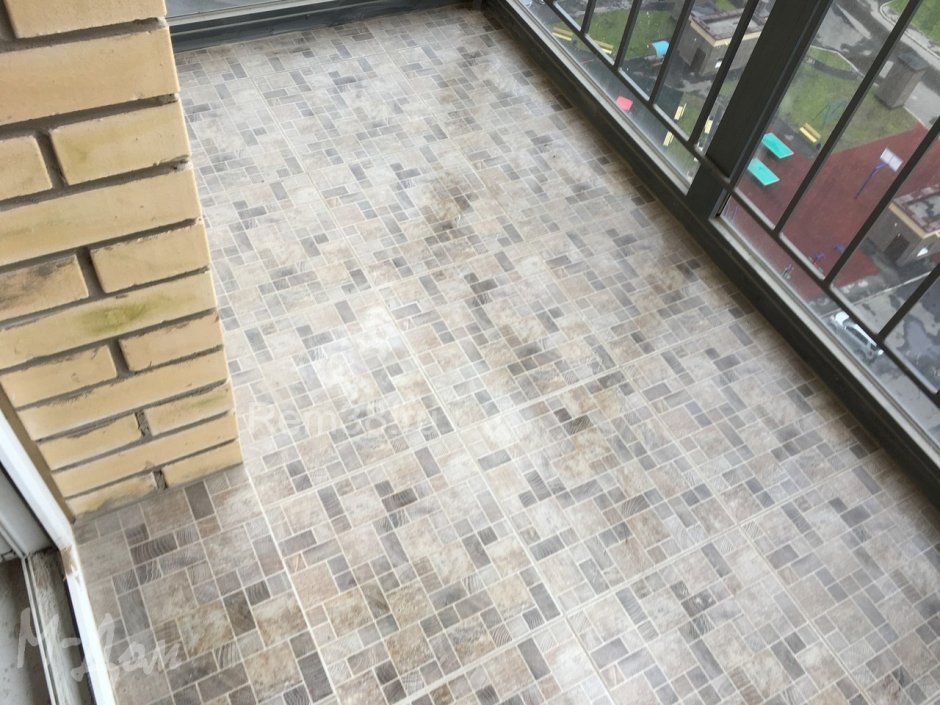 Терракотовая плитка на балконе