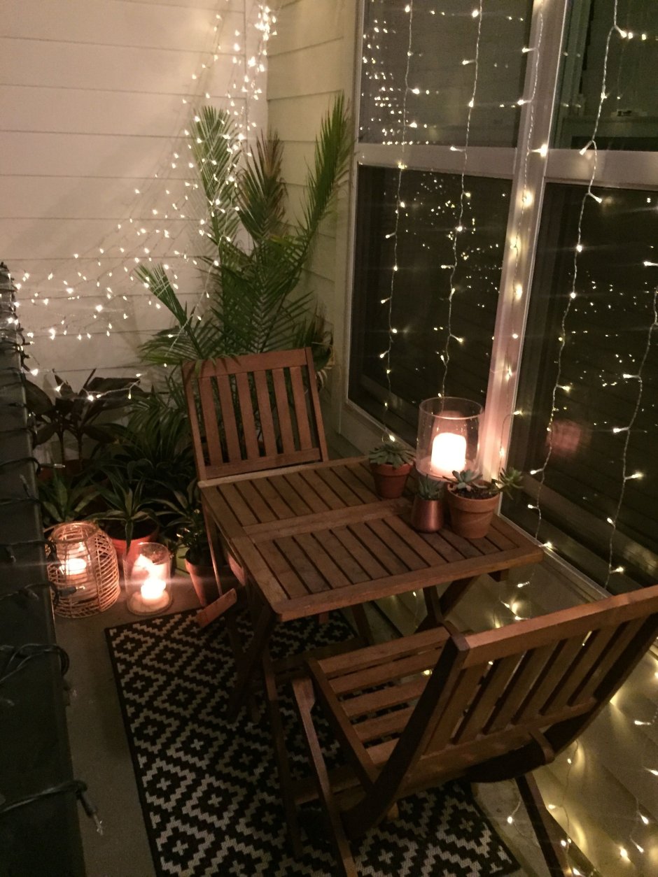 Гирлянда на балконе