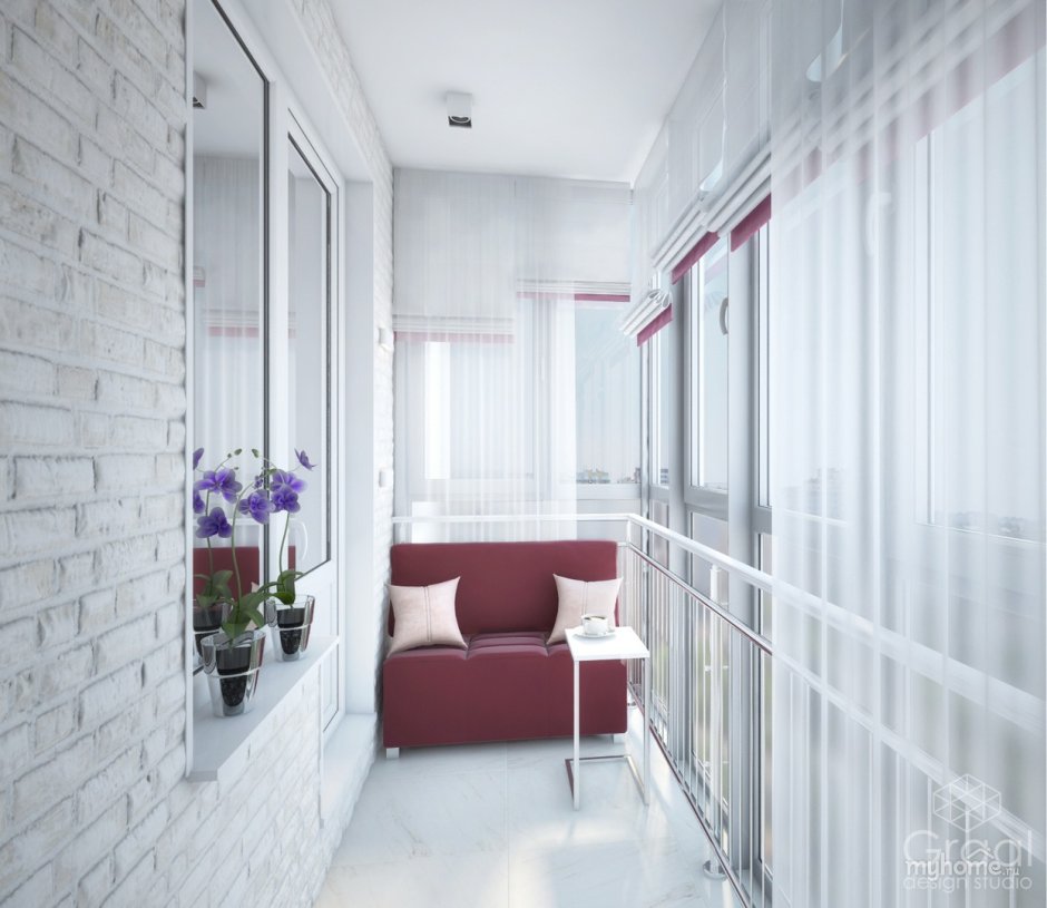 Бело розовый балкон