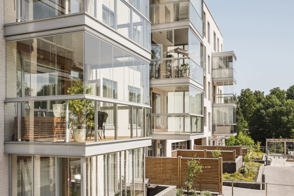 Безрамное балконное остекление