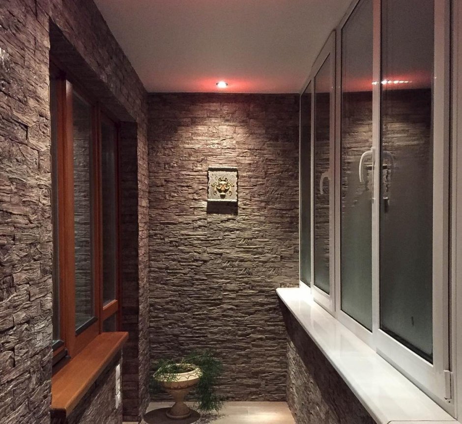 Отделка балкона декоративным камнем