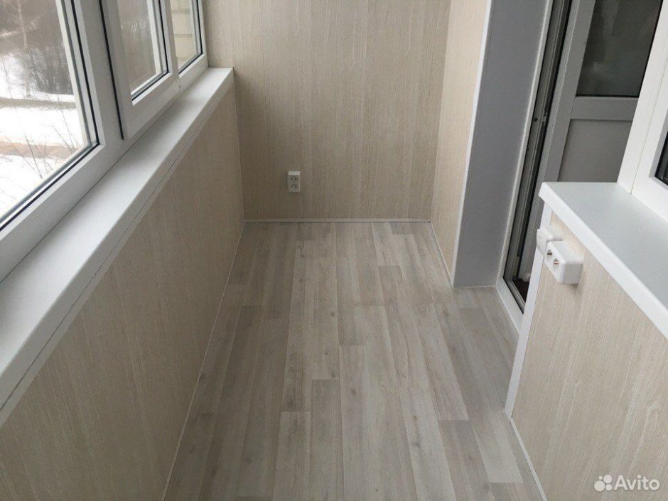 Отделка балкона панелями