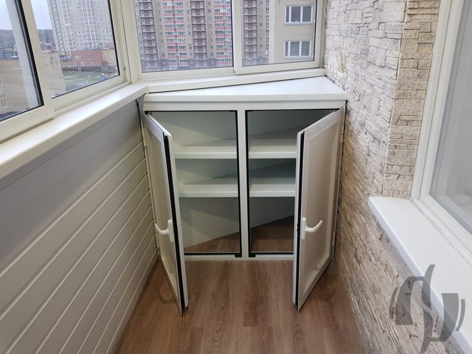 Пластиковый шкаф на балкон