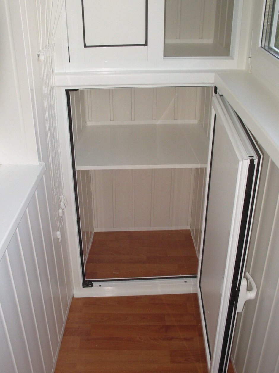 Пластиковый шкаф на балкон