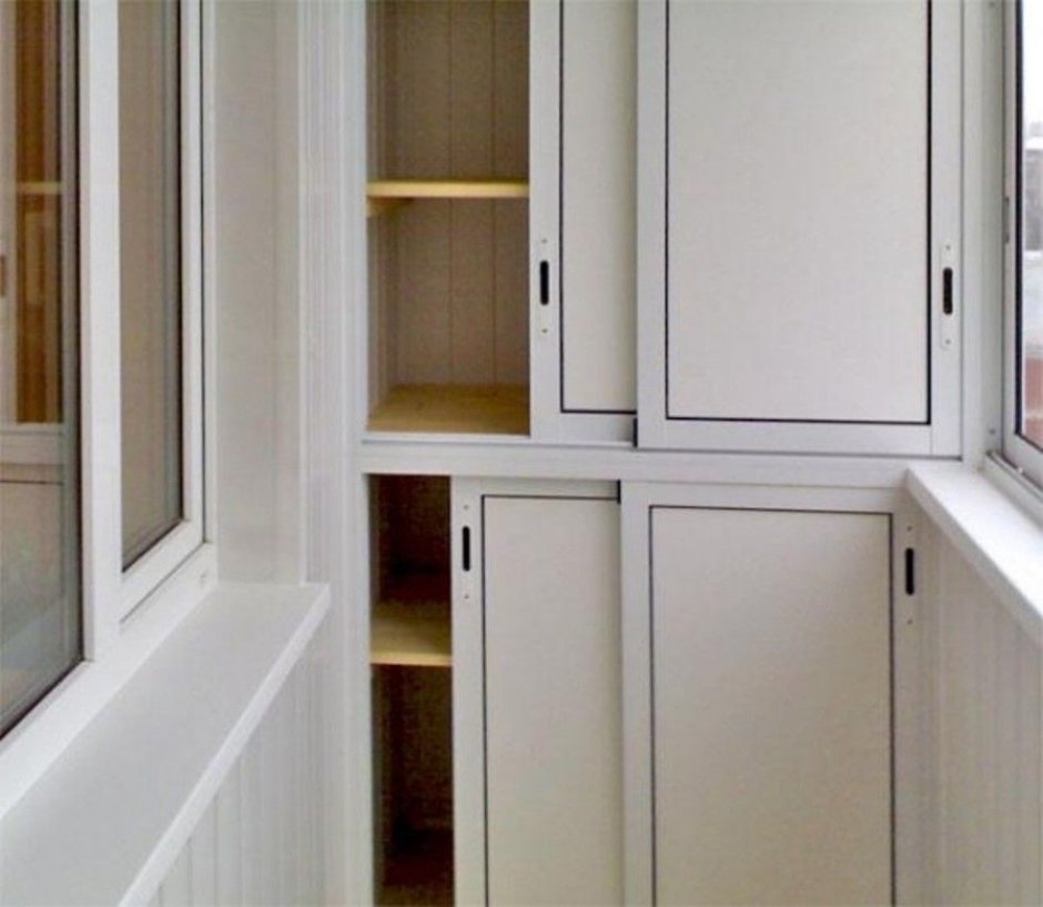 Пластиковый шкаф на балкон