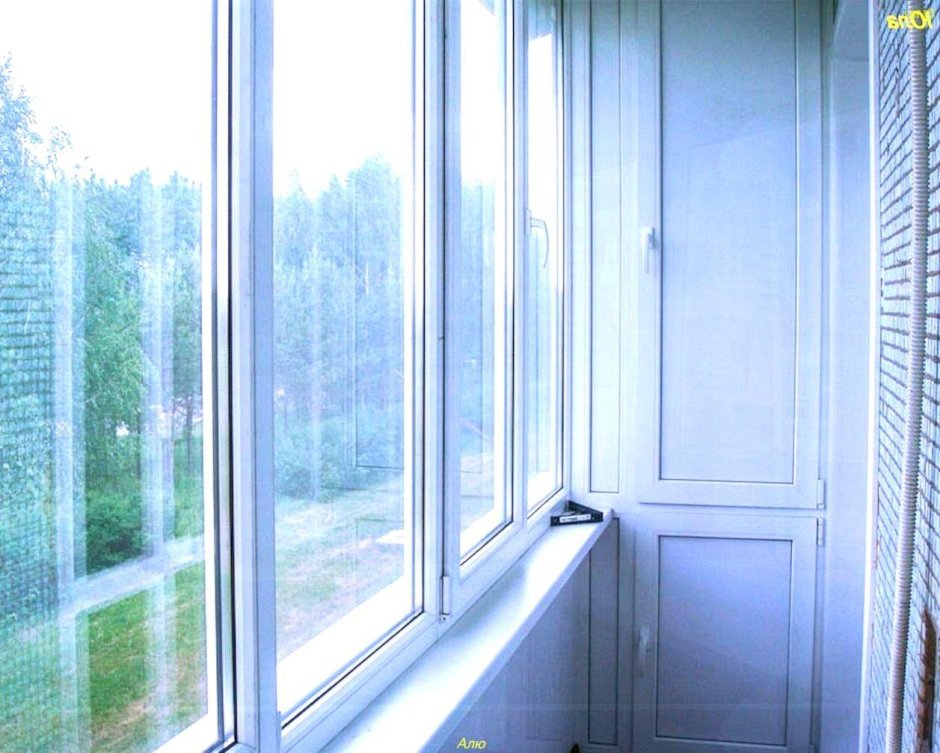 Белый шкаф на балкон