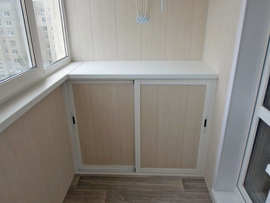 Пластиковый шкаф на балкон