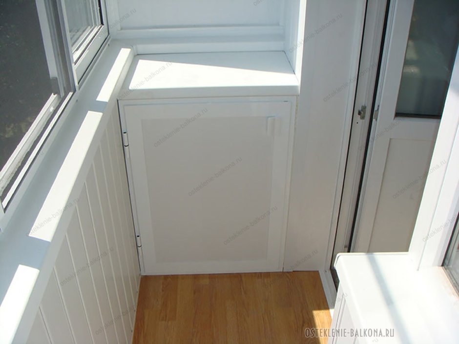 Пластиковый шкаф на балкон