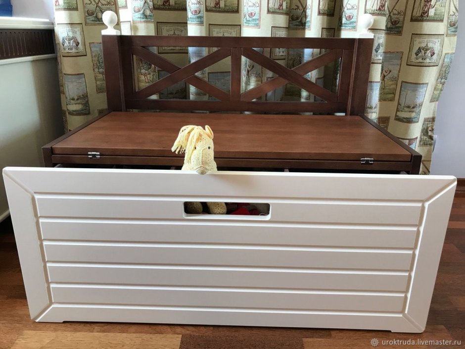 Скамья-сундук для балкона