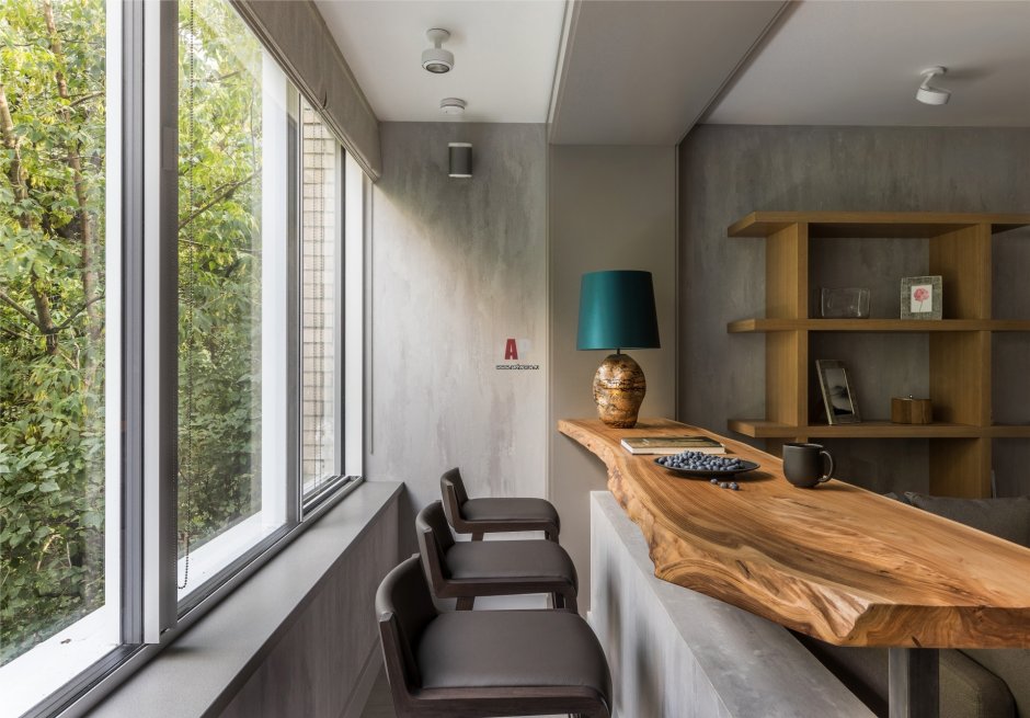 Барные стулья на балконе