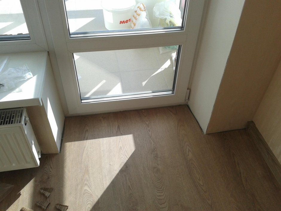 Стык ламината и балконной двери