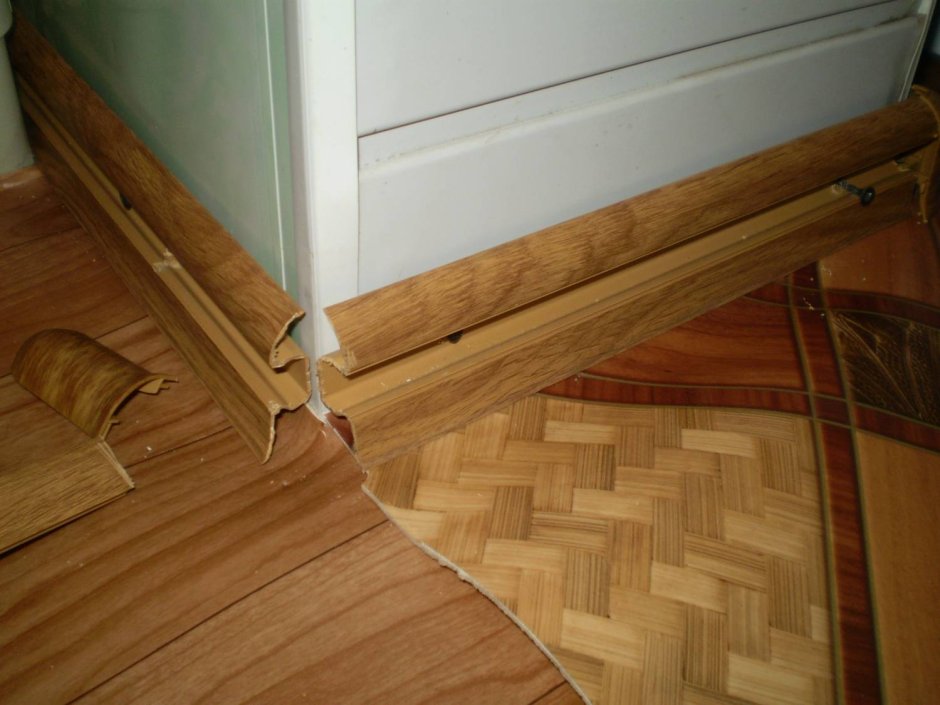 Старый плинтус