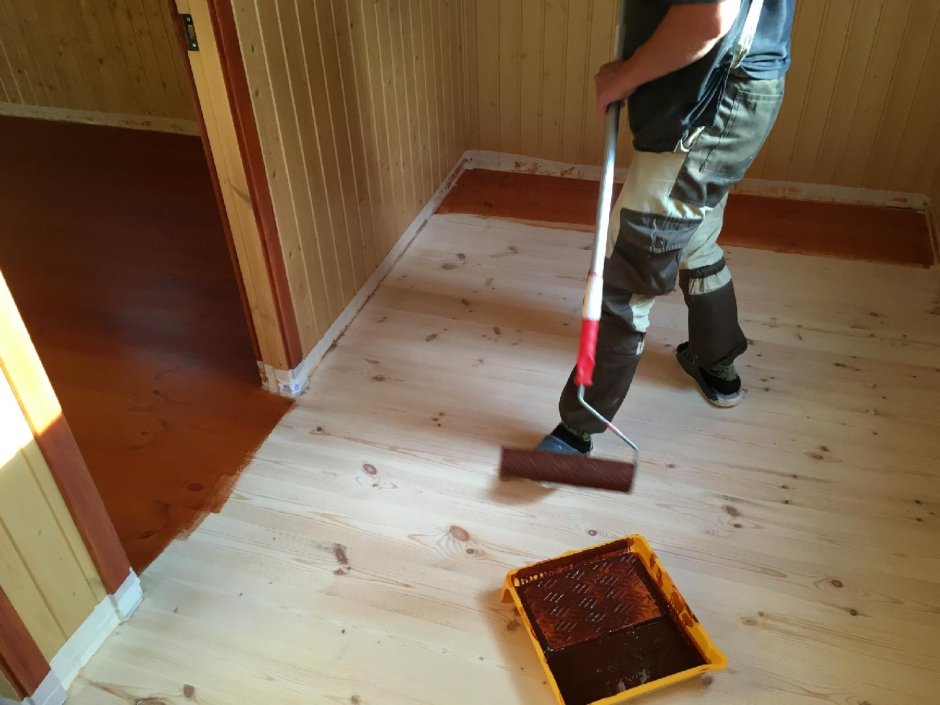 Покрасить пол деревянный