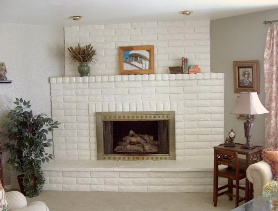 Белый кирпичный камин