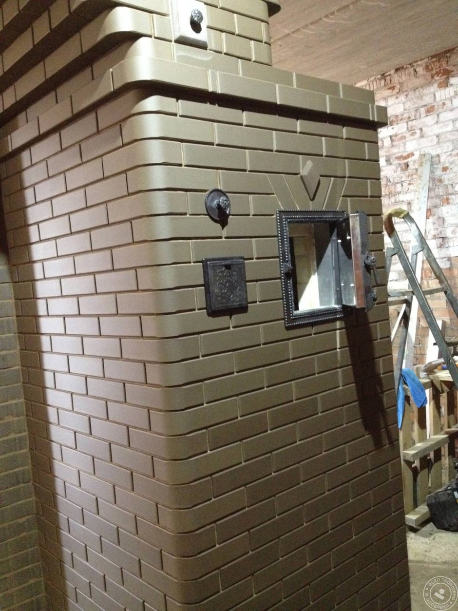 Крашенная печь из кирпича