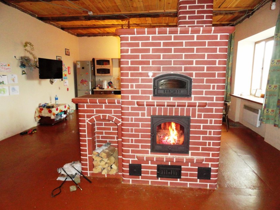 Крашеная кирпичная печь