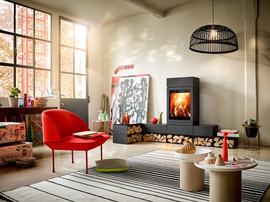 Оранжевый камин в интерьере