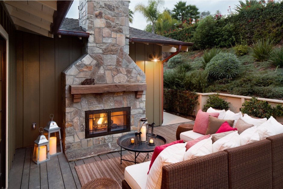 Камин на уличной веранде