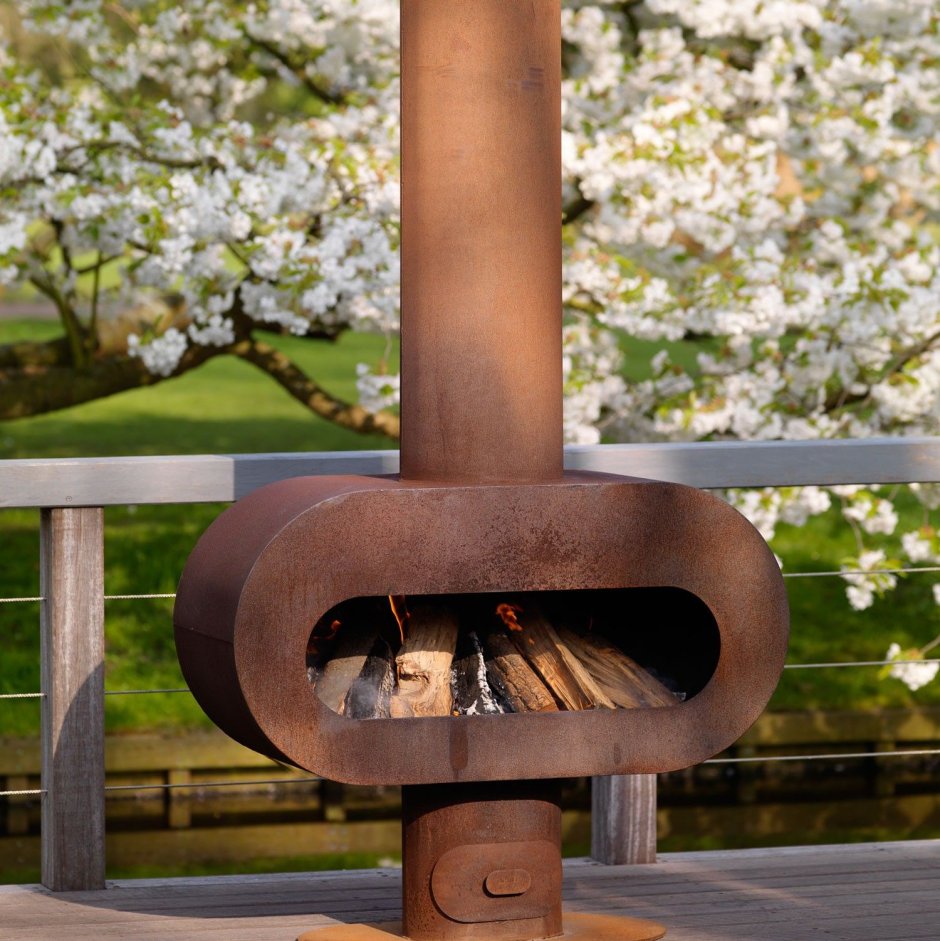 Уличный камин из металла