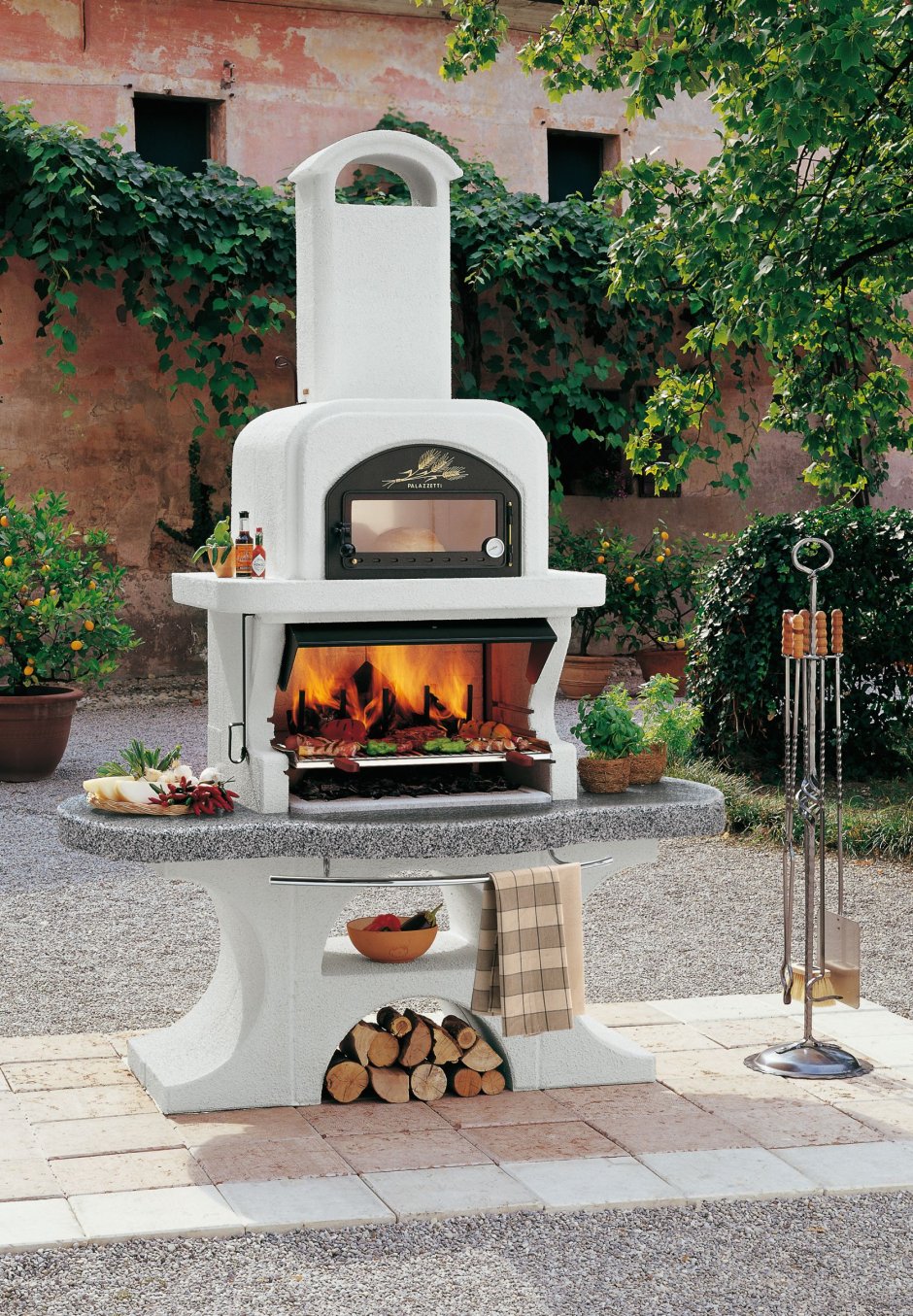 Уличный камин