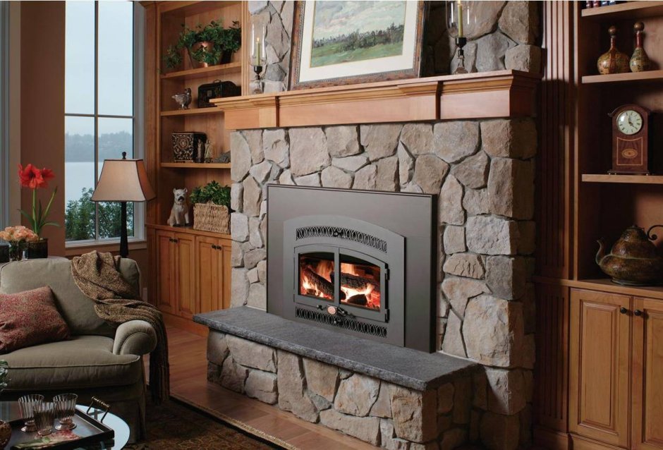 Облицовка камина натуральным камнем