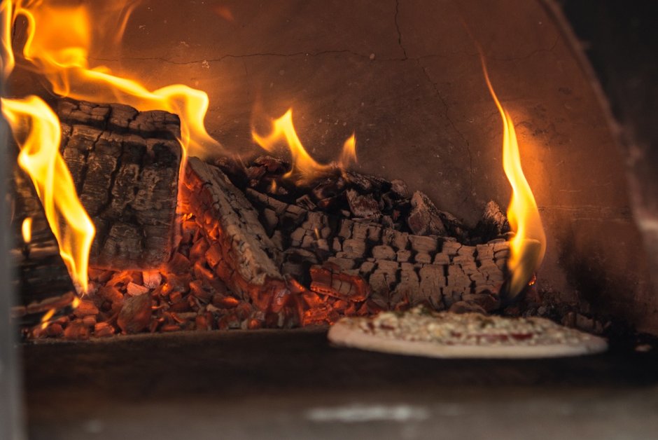 Горящий камин