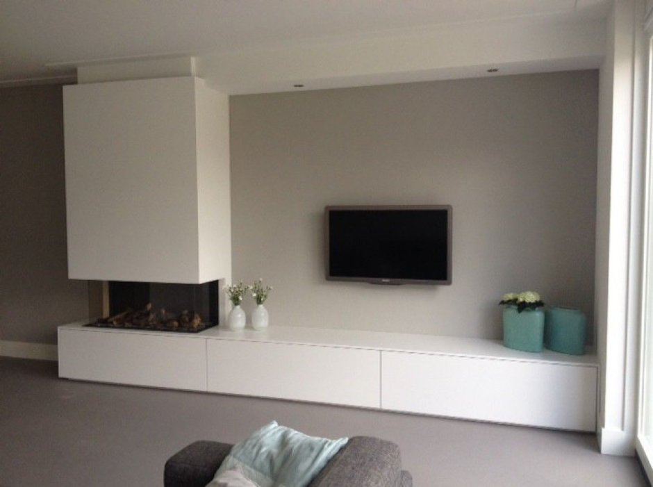 Навесная тумба под телевизор с камином