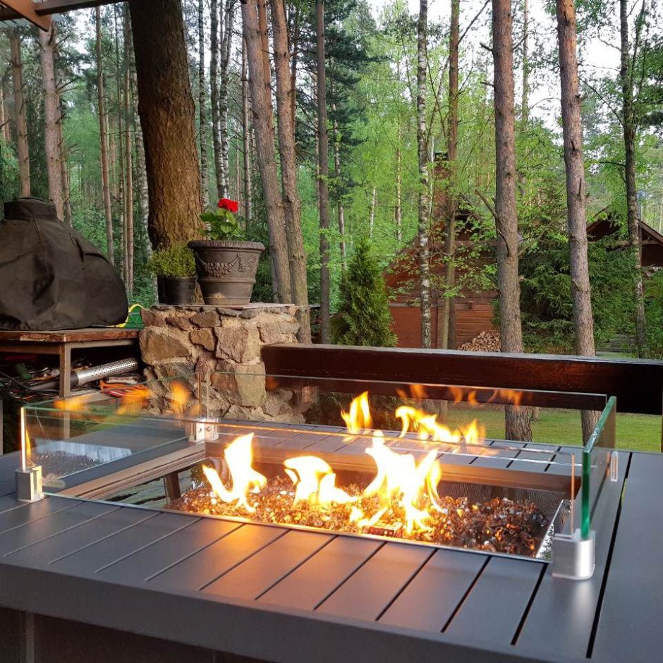 Стол-камин на террасе