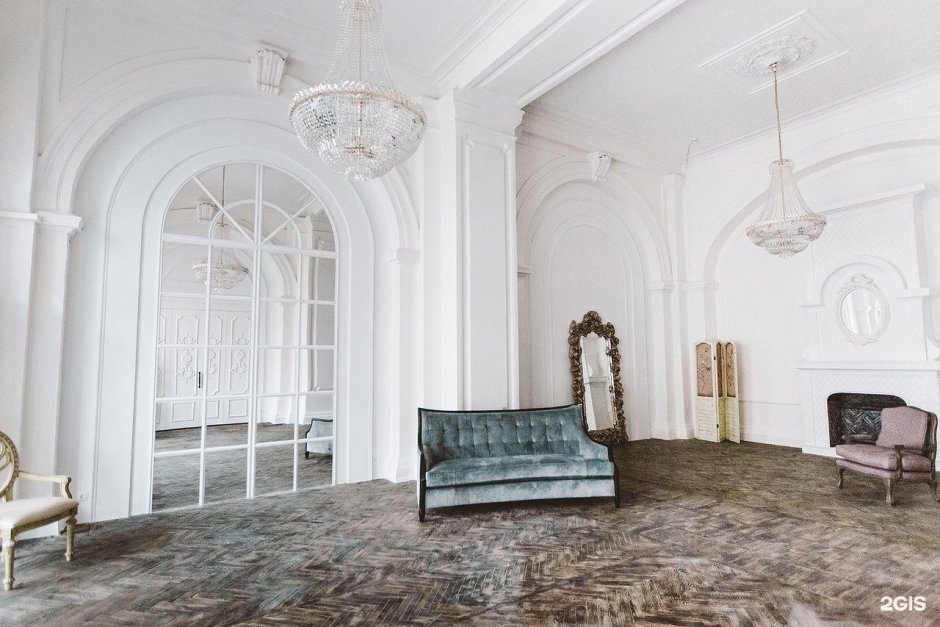 Фотозона на новый год с камином и елкой