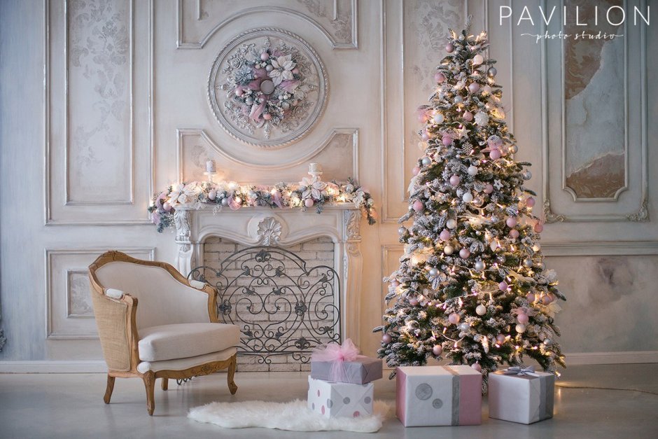 Старинная гостиная с камином