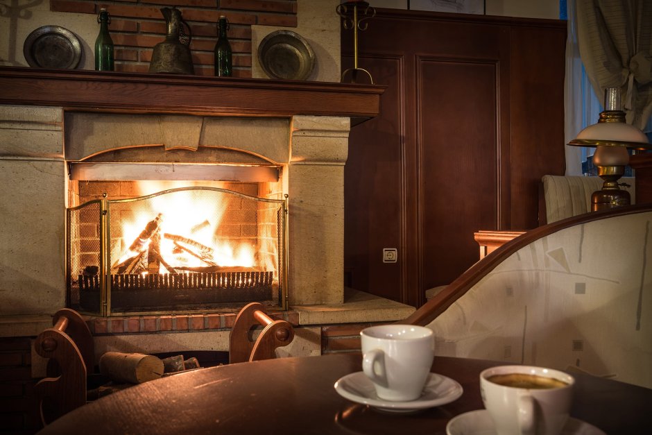 Уютная гостиница с камином