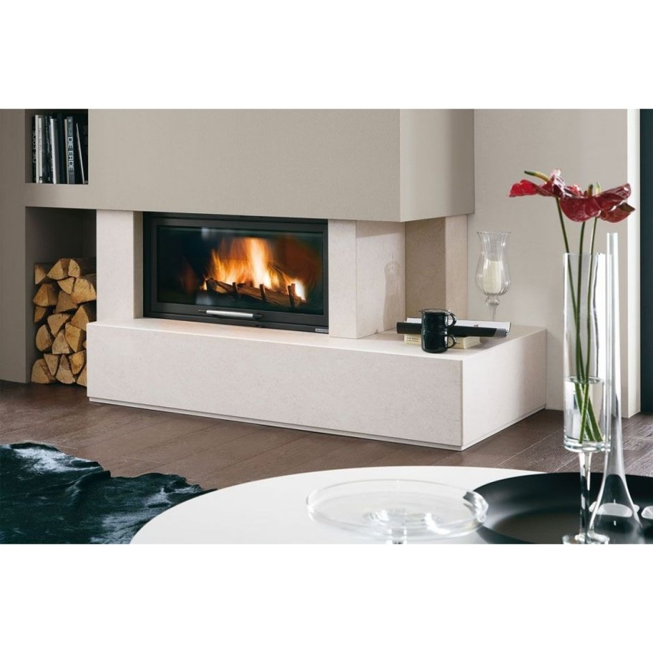 Гостиная с камином и мрамором