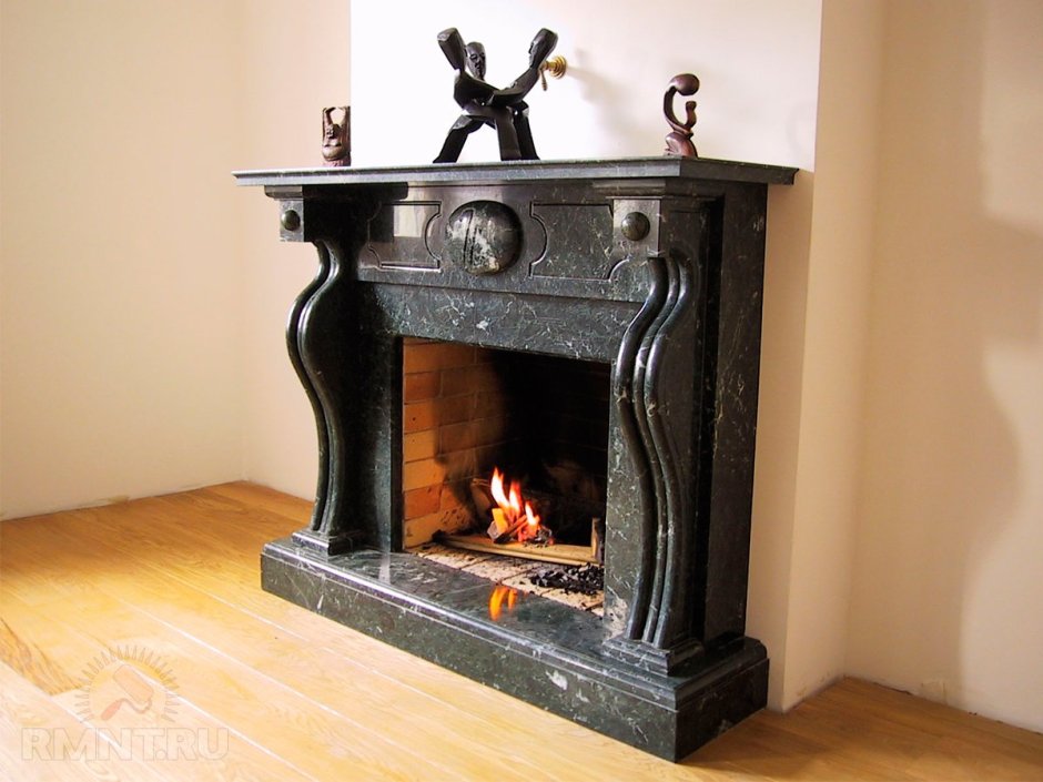 Камин в классическом интерьере