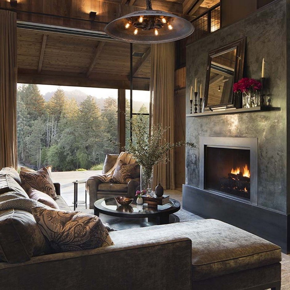 Уютная комната с камином