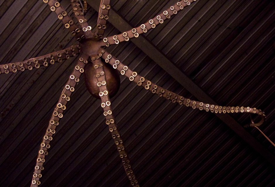 Люстра с щупальцами