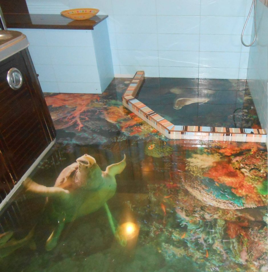 Прозрачный пол в ванной