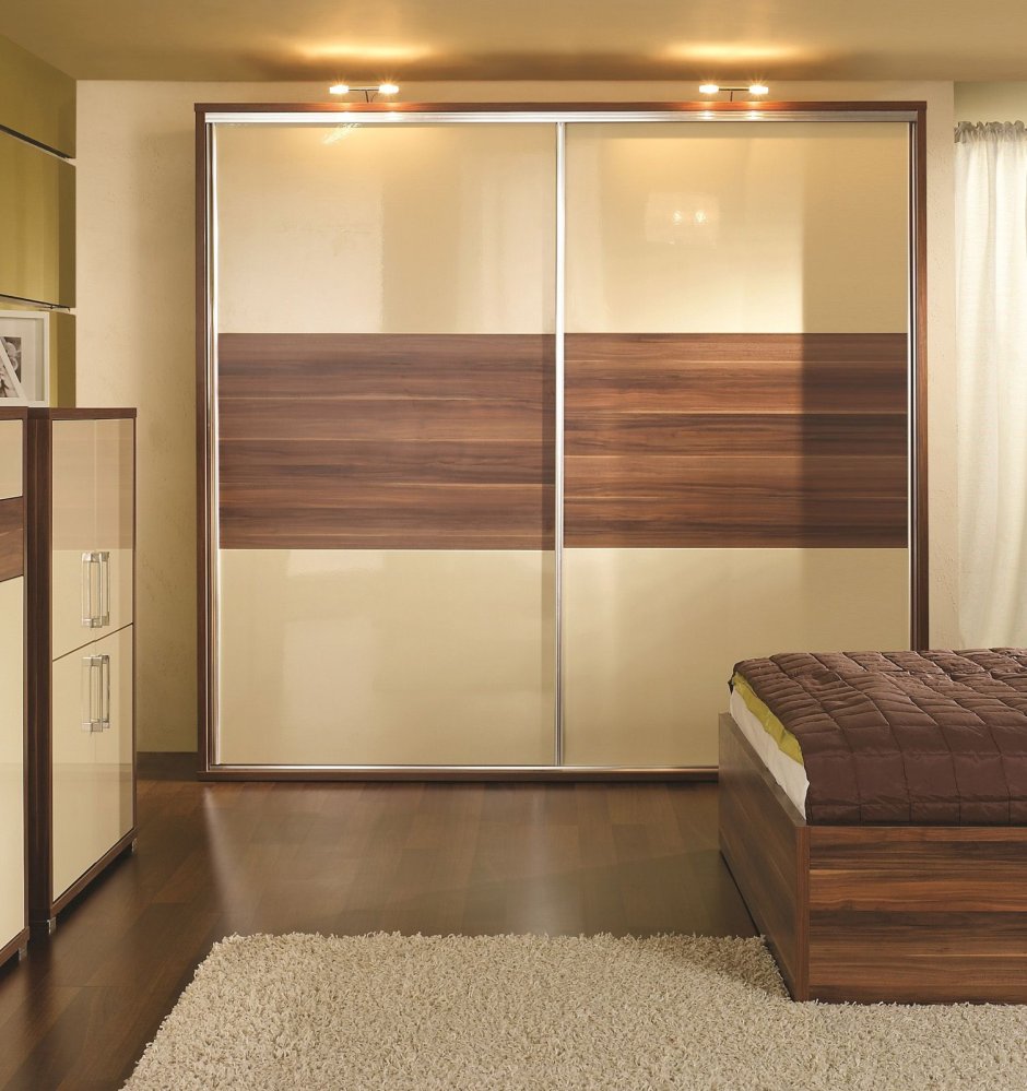 Встроенные шкафы коричневого цвета