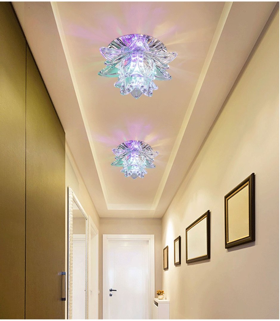 Чёрный глянцевый натяжной потолок в коридоре