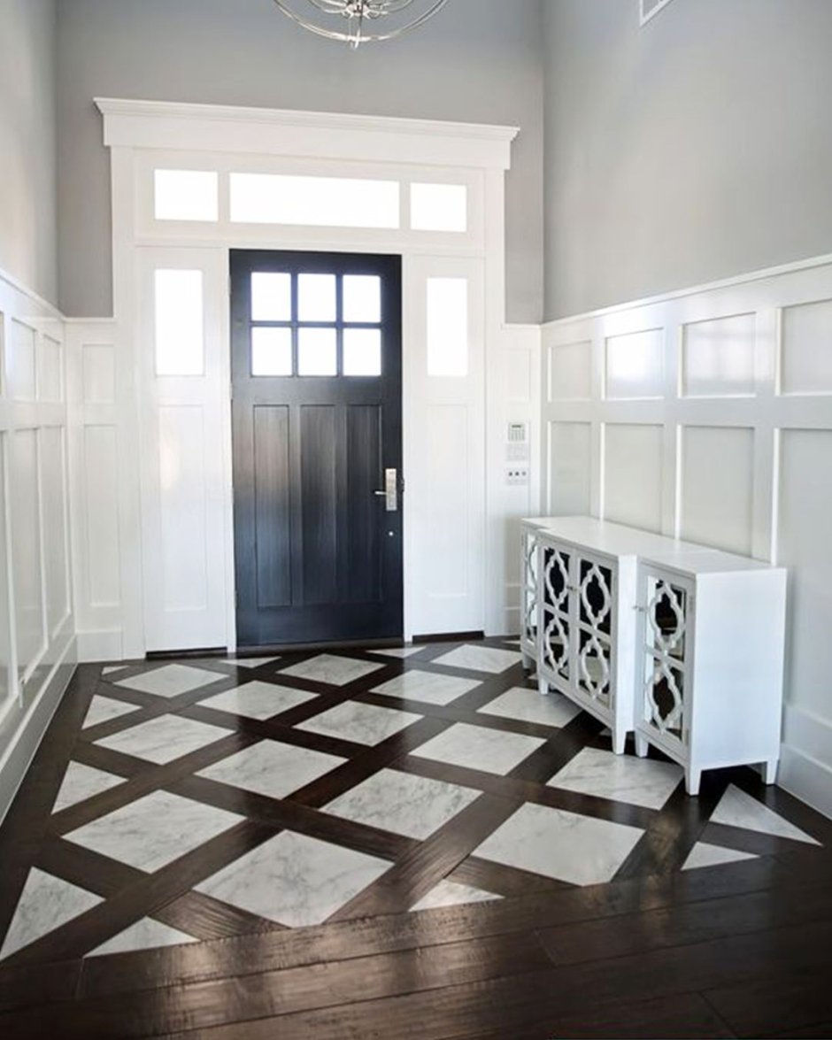 Паркет и плитка в коридоре