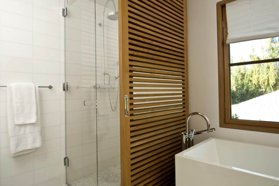 Душевая перегородка из дерева