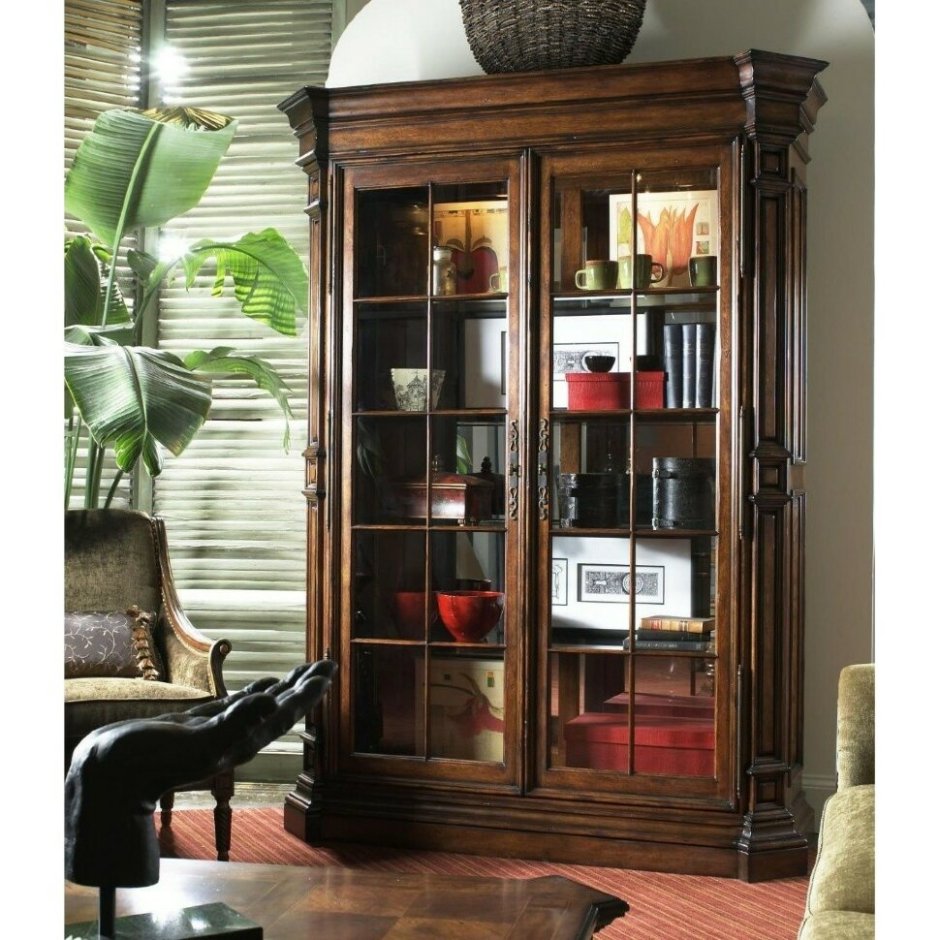 Красивый книжный шкаф