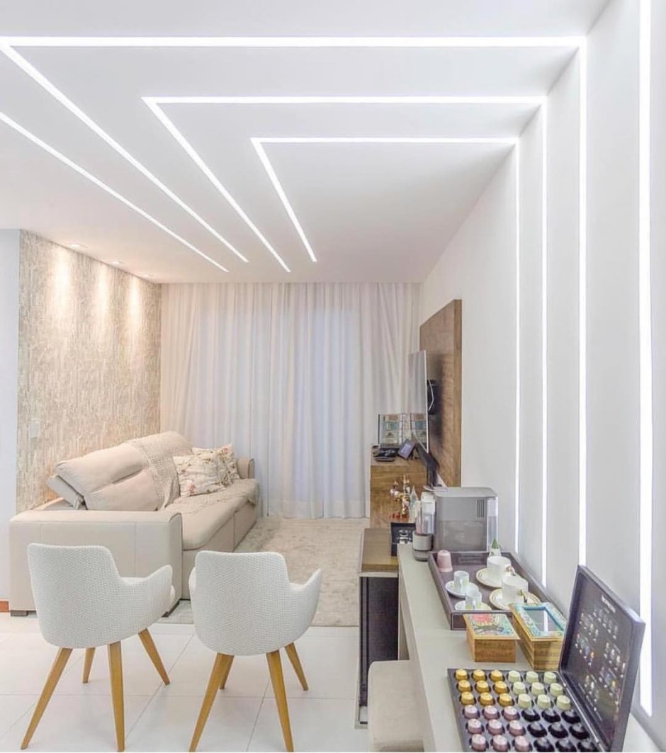 Потолок в маленькой гостиной