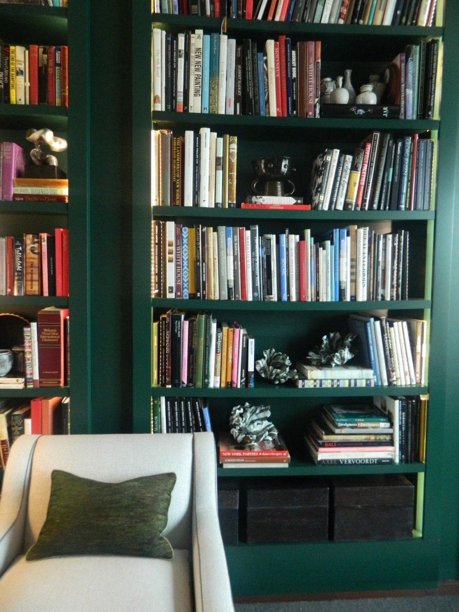 Зеленая книжная полка